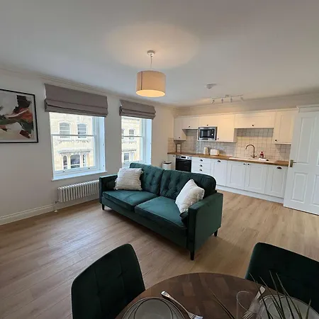 Alma Vale Flat 2b * Bristol