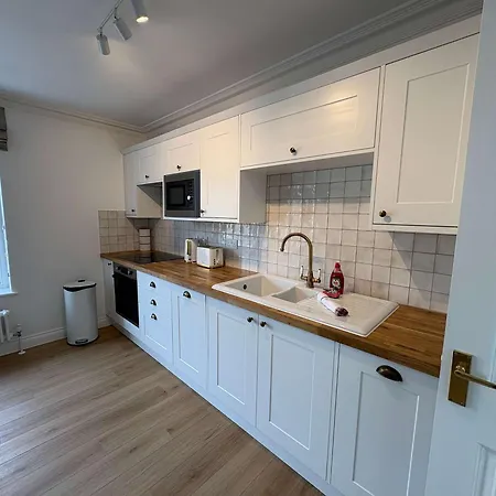 Alma Vale Flat 2b Апартаменти