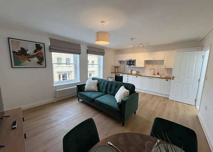 Alma Vale Flat 2b * Bristol