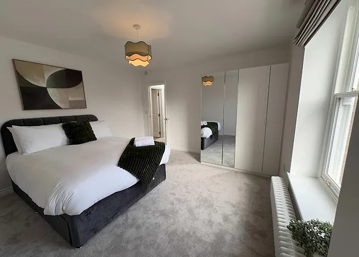 Alma Vale Flat 2b * Bristol