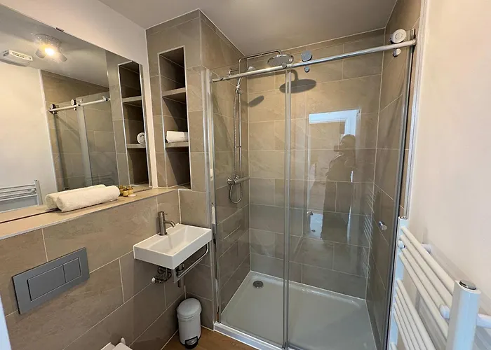 Alma Vale Flat 2b * Bristol